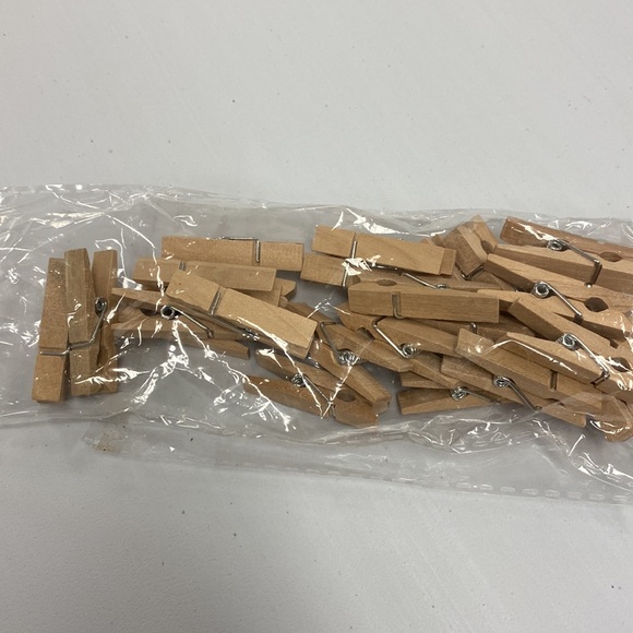 NWOT PHOTO PIN DISPLAY - Picture 4 of 6